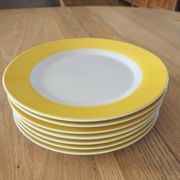 7 assiettes à dessert jaunes et blanches
