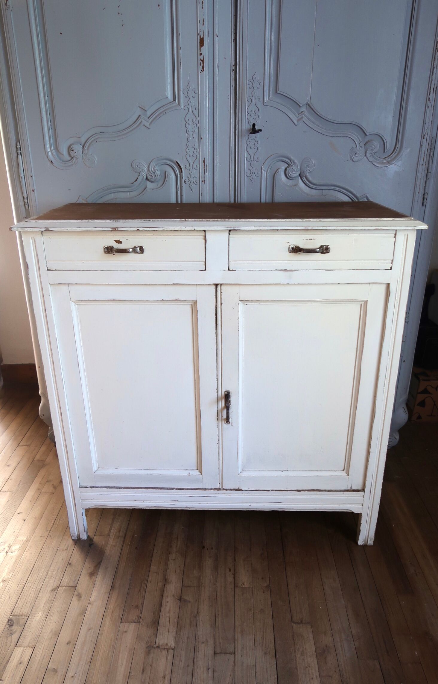 Parisian buffet in white wood