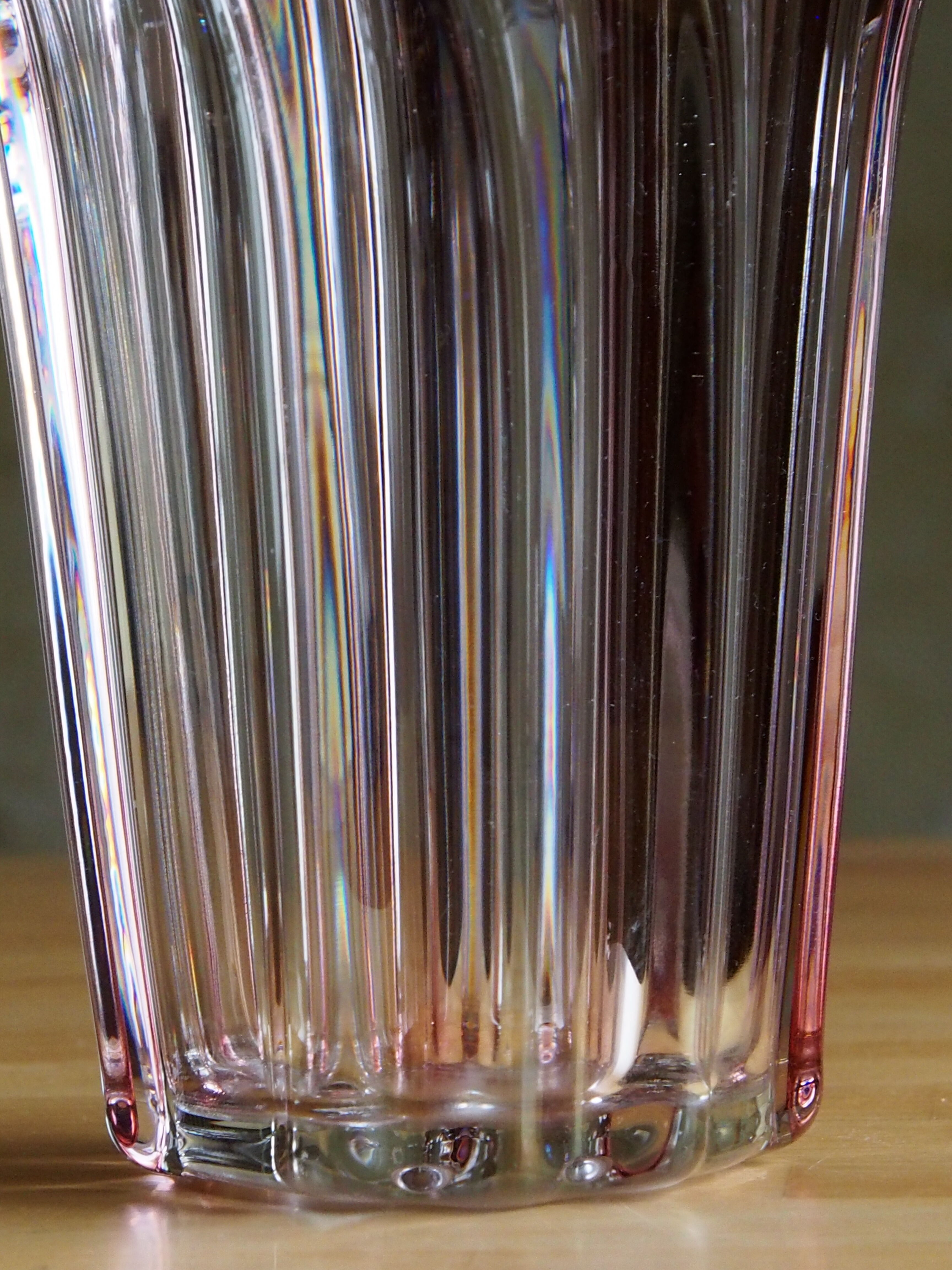 Vase en cristal Mikasa décor lierre parisien et lustre rosé