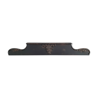 Black pediment