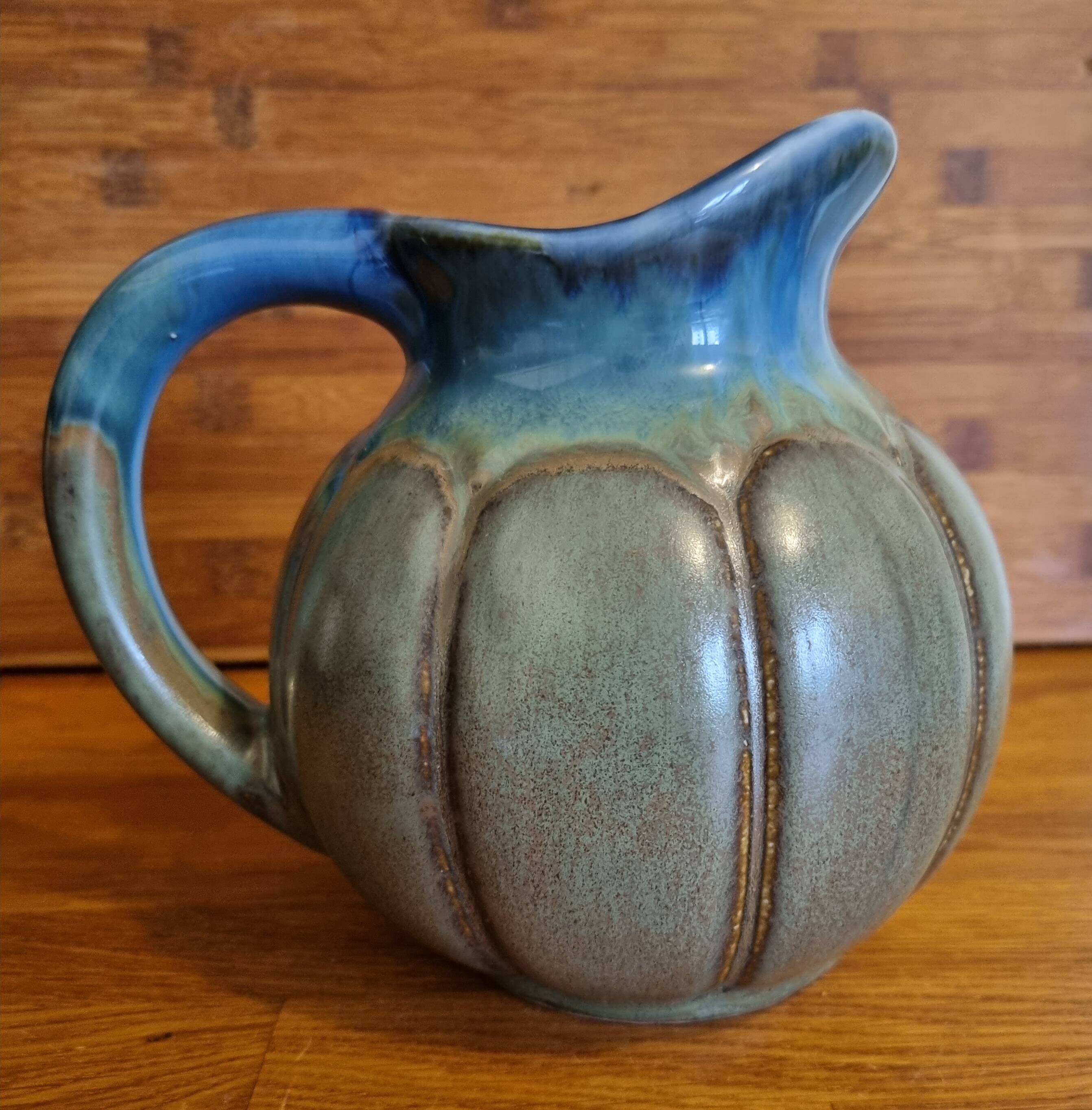 Vintage pitcher 1 L melon shape