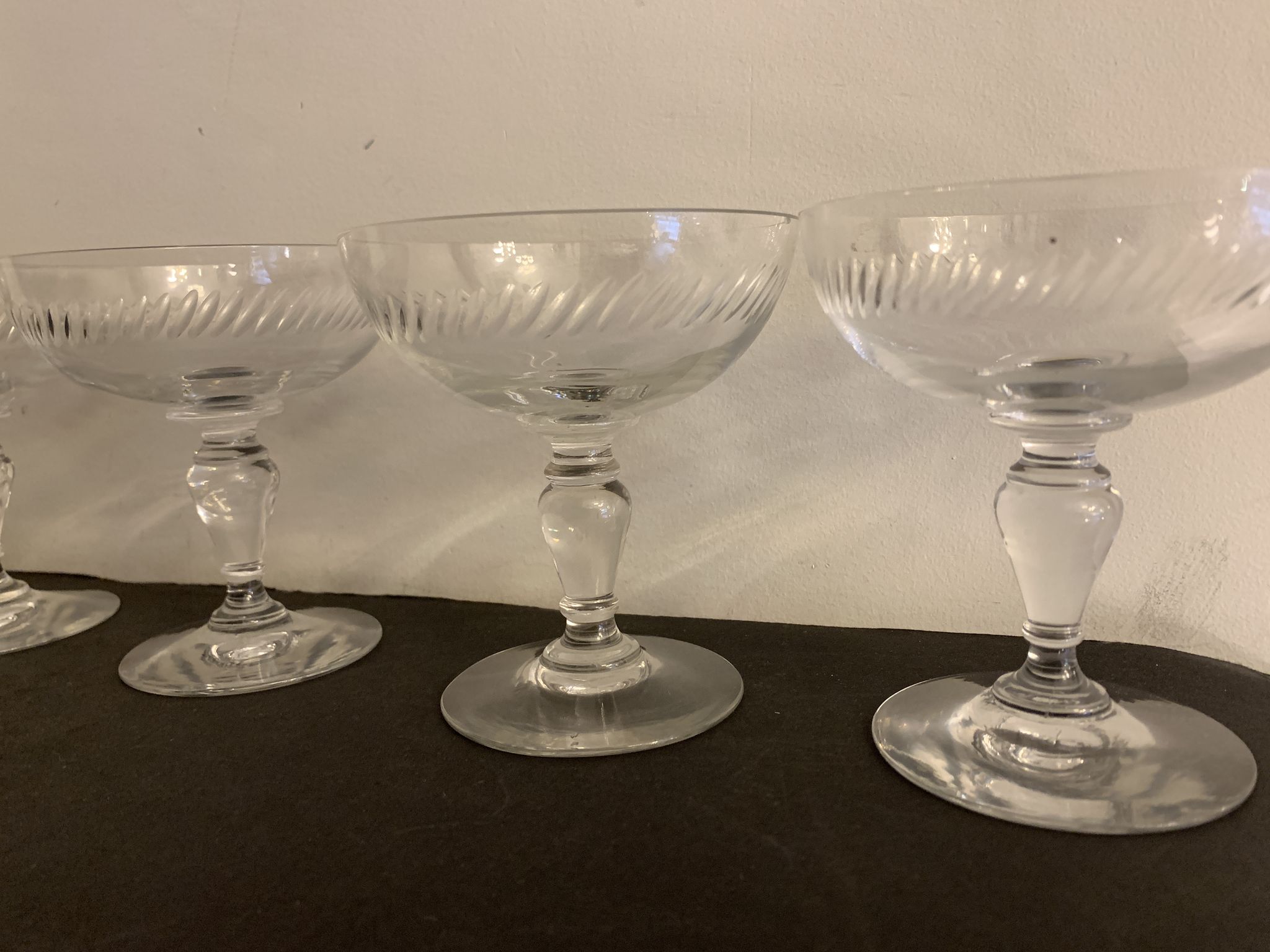 6 coupes à champagne anciennes en cristallin soufflé