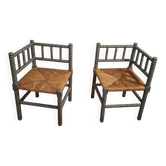 Paire de chaises d'angle