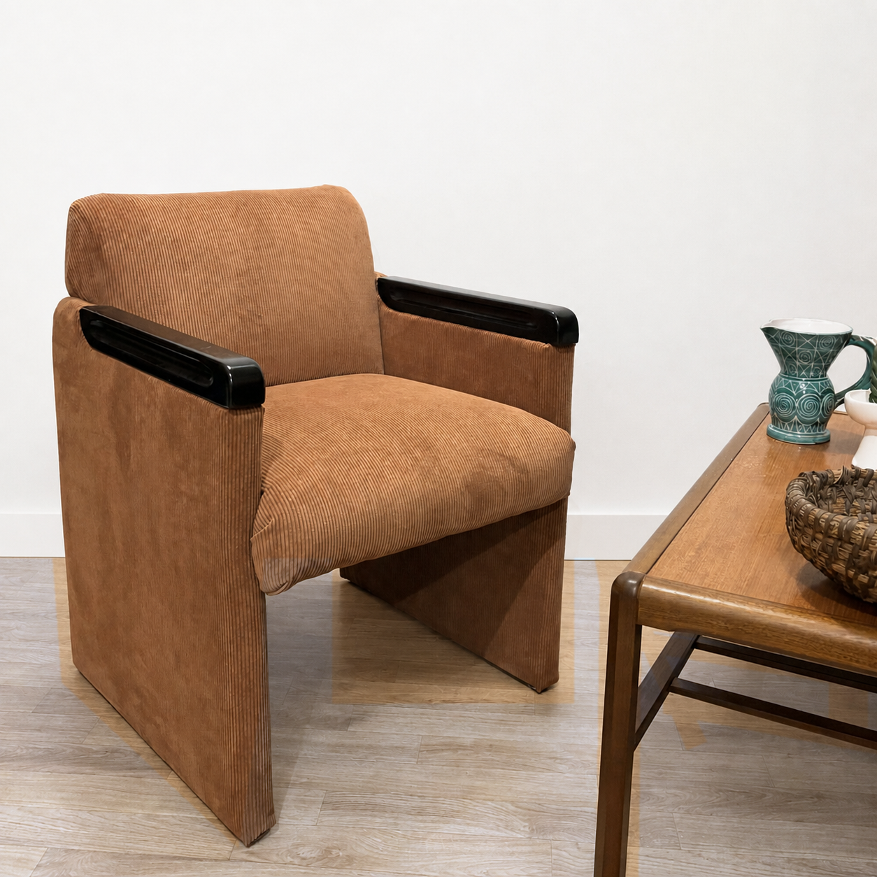 Paire de fauteuils années 80 en velours côtelé terracotta