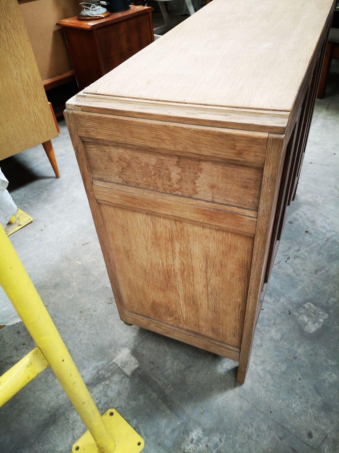 Aerogummed chest of drawers
