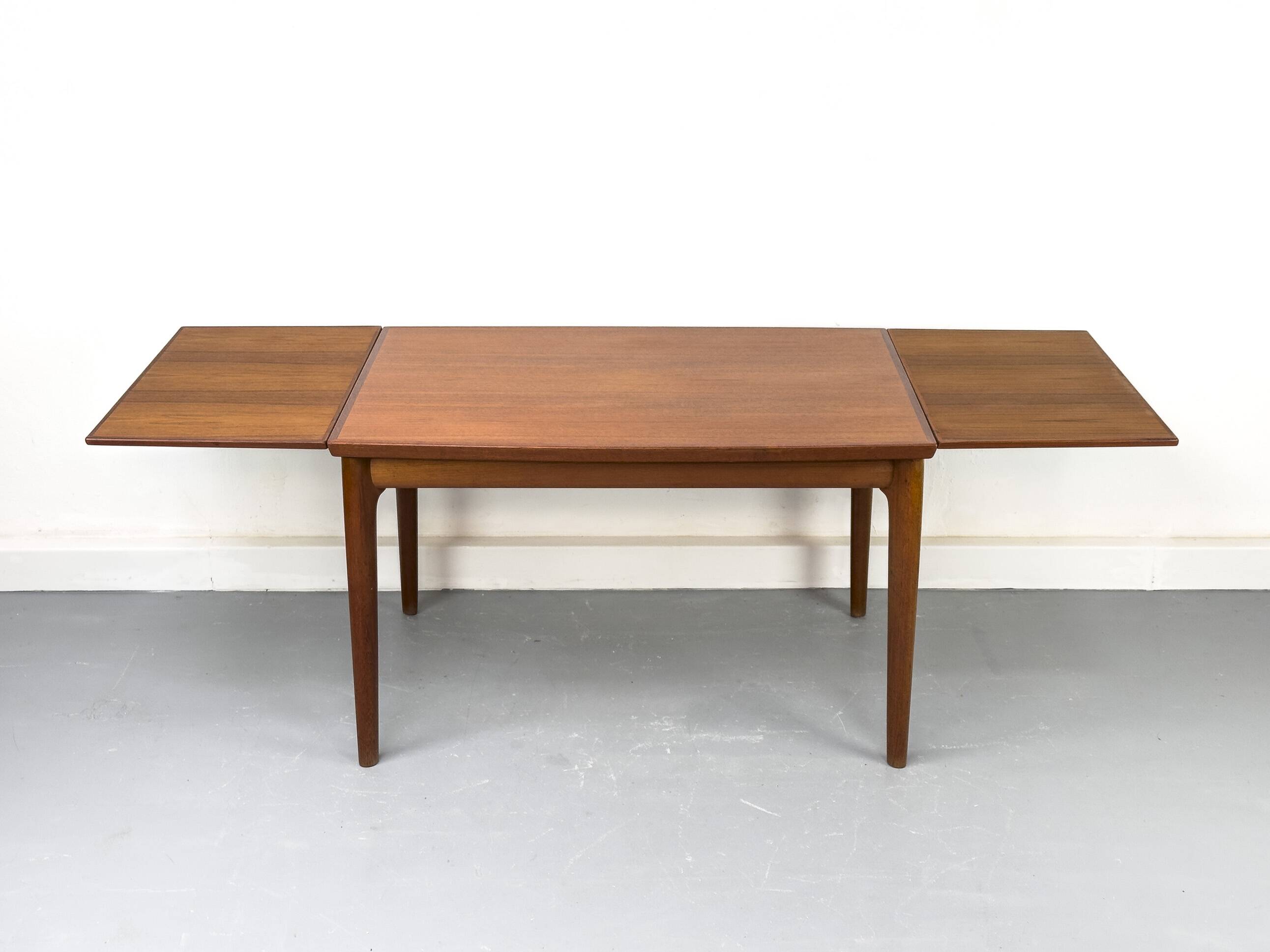 Table extensible en teck par Grete Jalk pour Glostrup, 1960