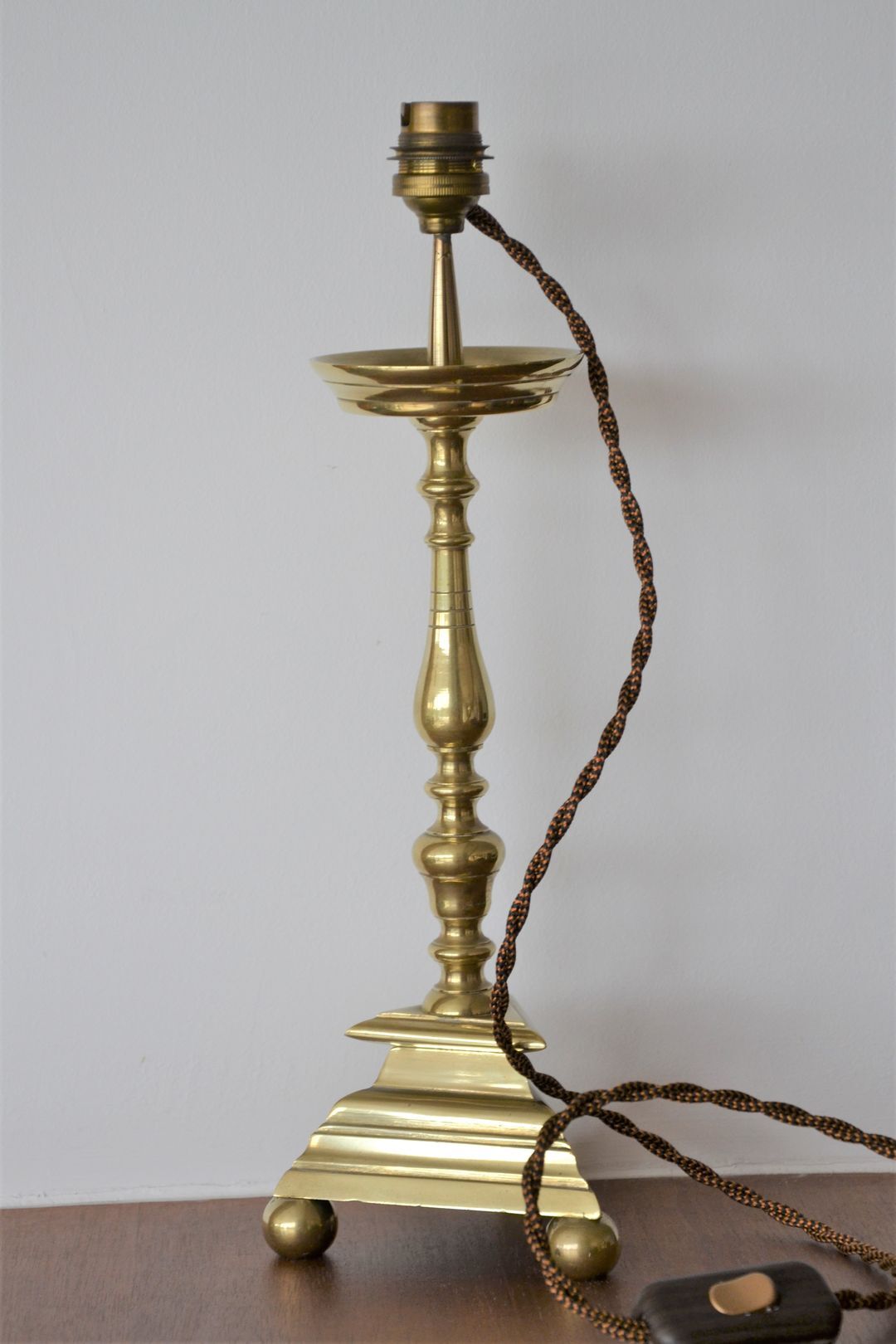Golden metal lamp base