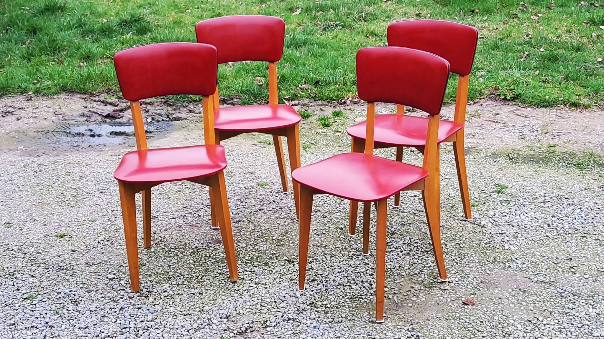 Set of 4 vintage chairs from the 50s in blond beech and red leatherette