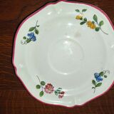 Plate Vieux Saint Amand 1713 with chantournés edges with floral motif