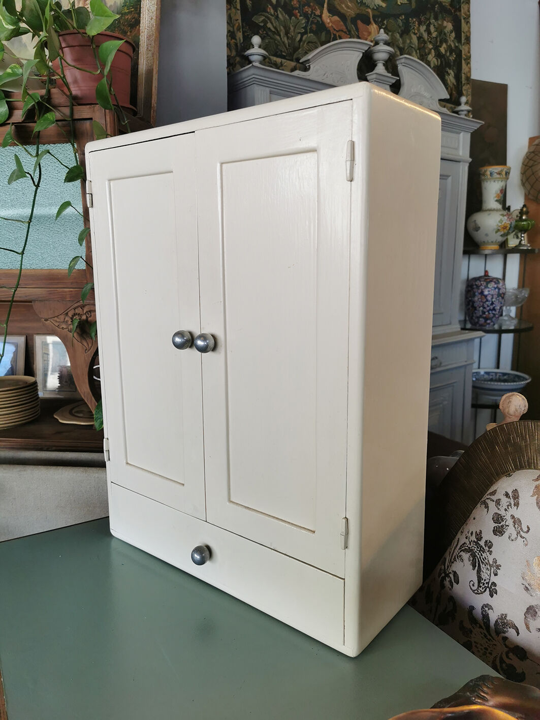 Armoire à pharmacie