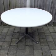 Table ronde par George Nelson pour Herman Miller USA années 1970