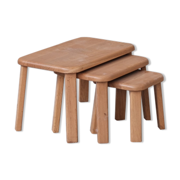Ensemble de trois tables gigognes en chêne du milieu du siècle