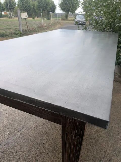 Grande table dessus zinc