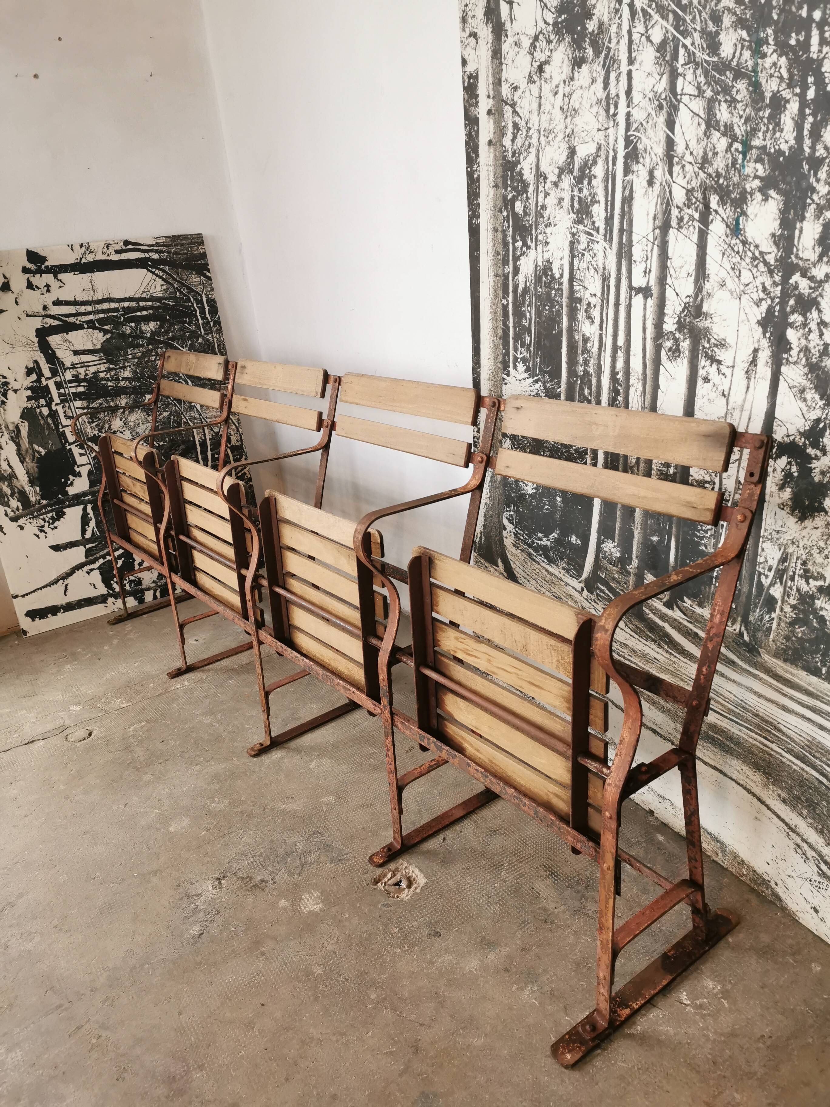 Theatre bench, folding seats