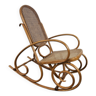 Chaise à bascule viennoise du XXe siècle en bois et paille de Vienne