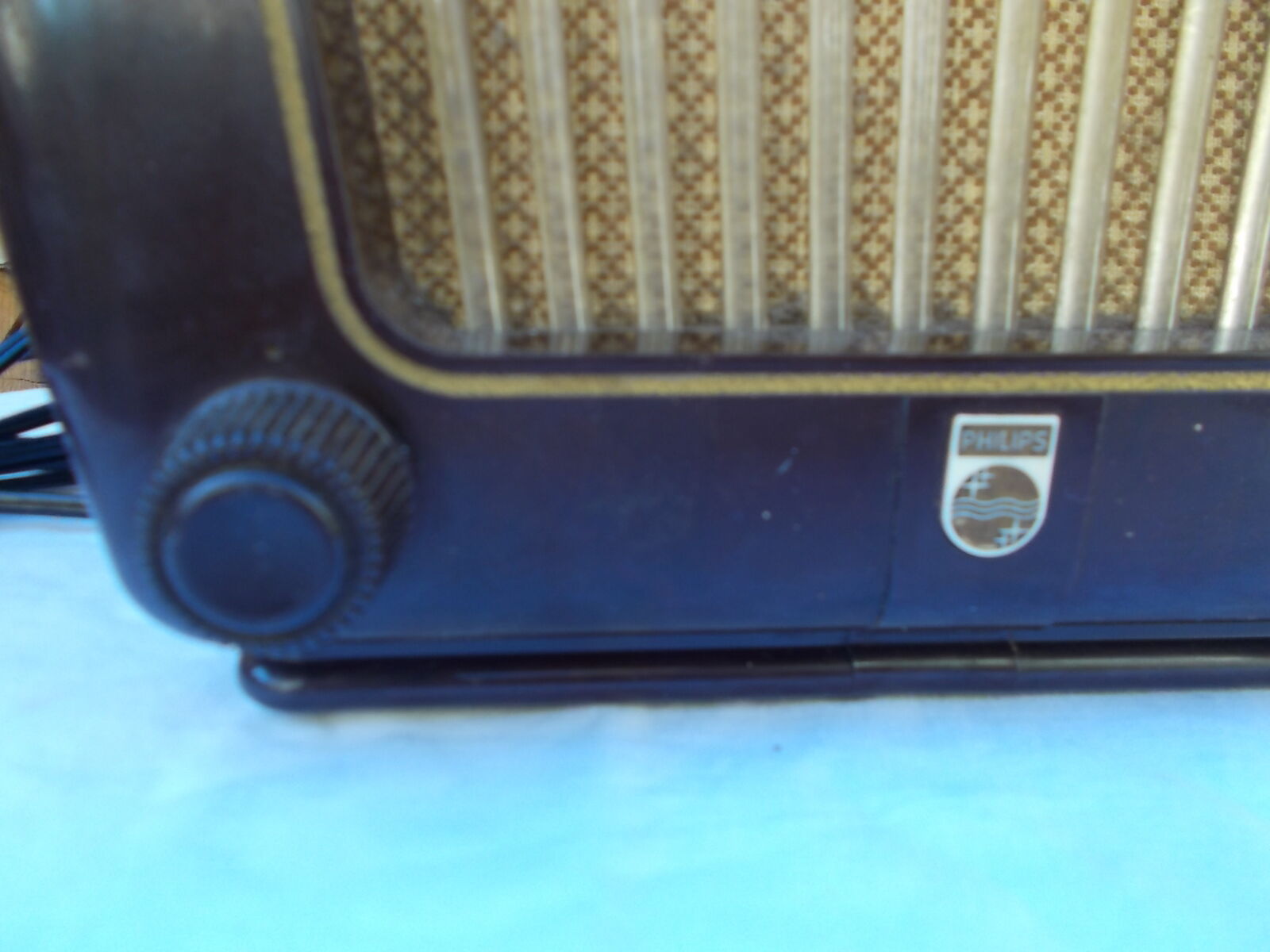 Former Philips Art Deco radio in Bakelite