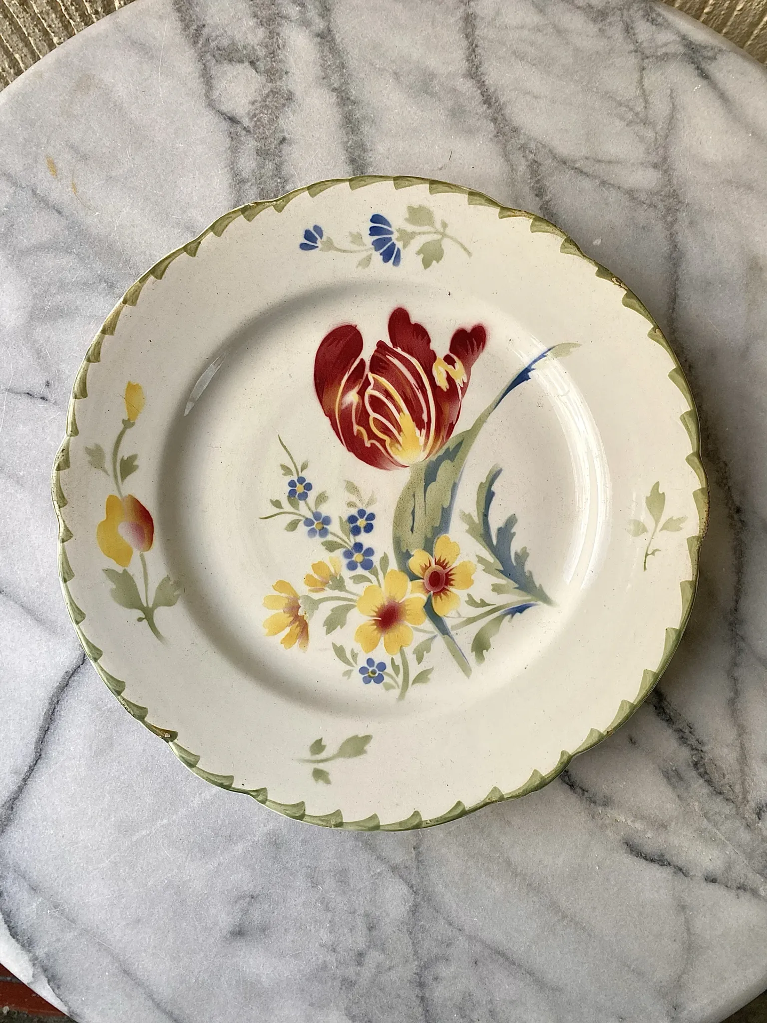Two antique Luneville K&G compotiers with tulip decoration.