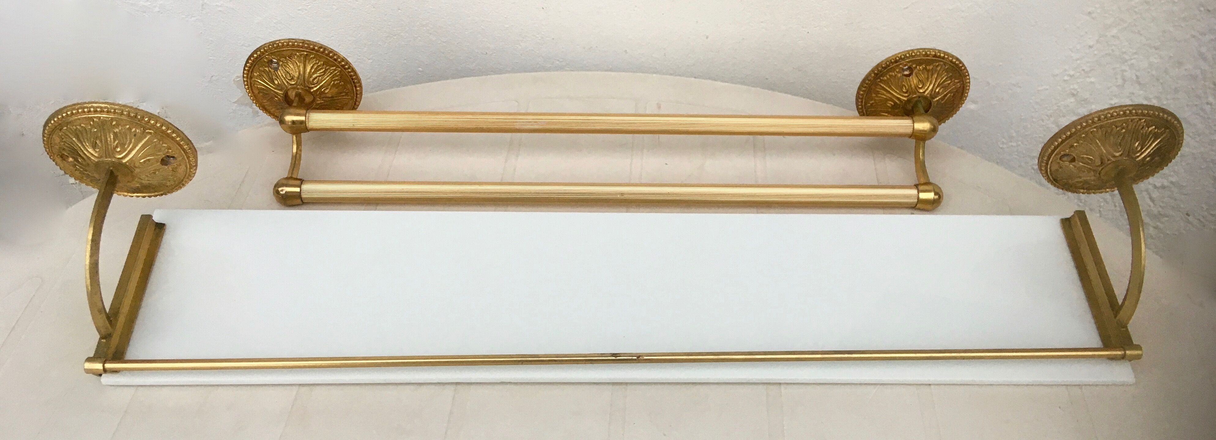 Vintage towel rack and tablet set