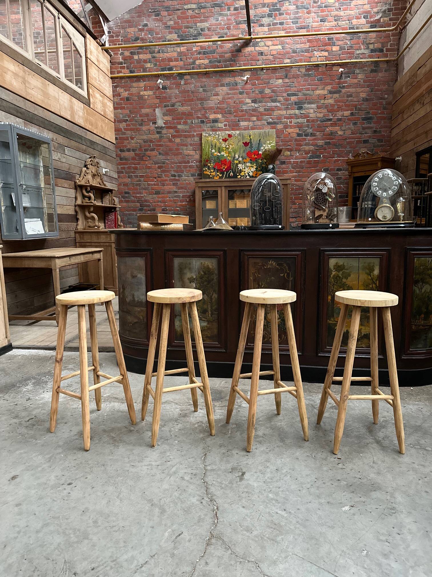 Set of 4 bar stools in fir wood.