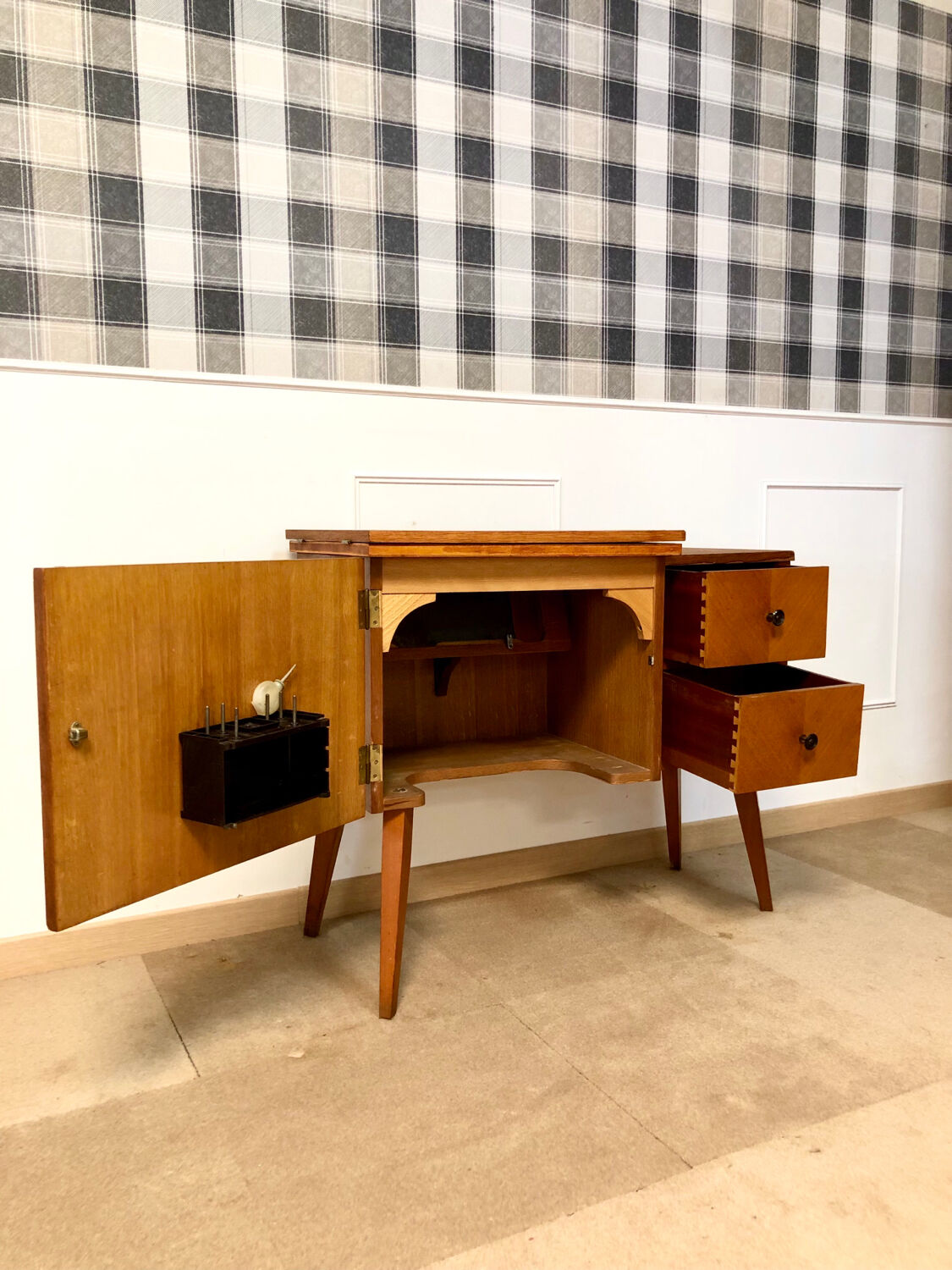 Scandinavian storage unit