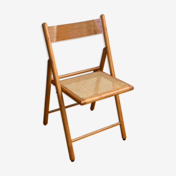 Folding chair in cannage