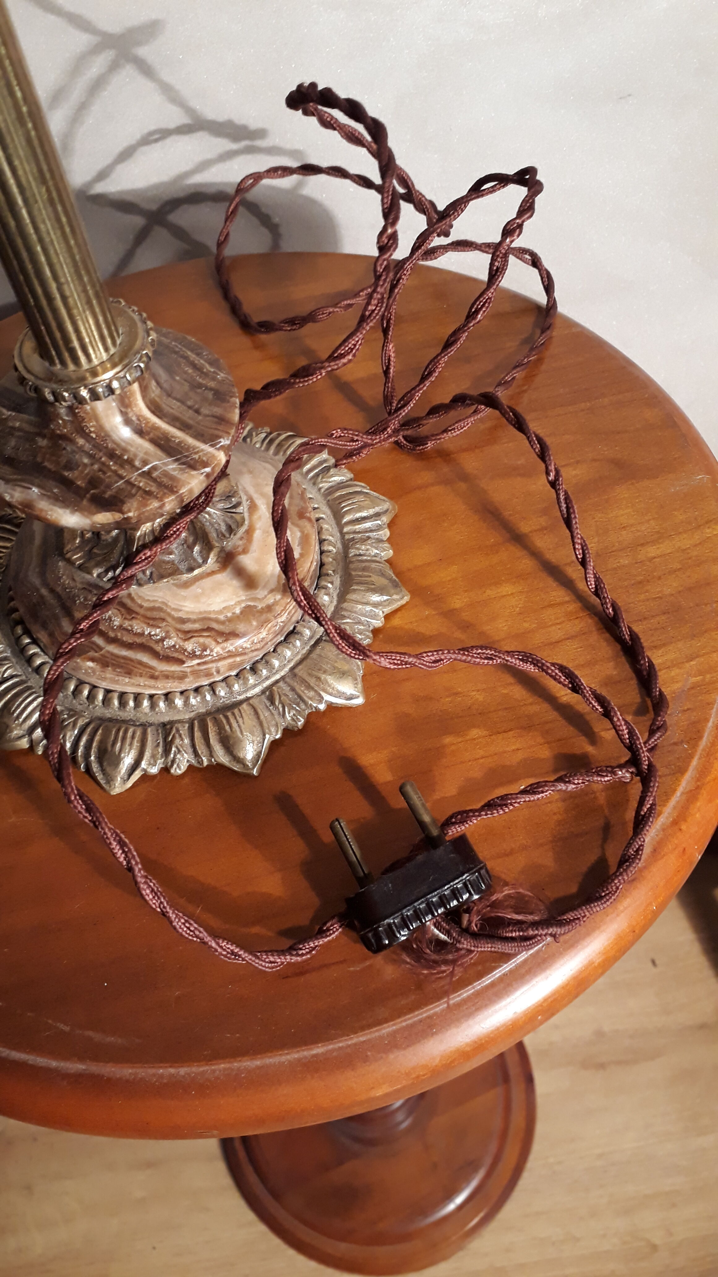 Brown marble lamp with bronze base and American frame 1940
