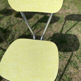 Table et chaises en Formica jaune