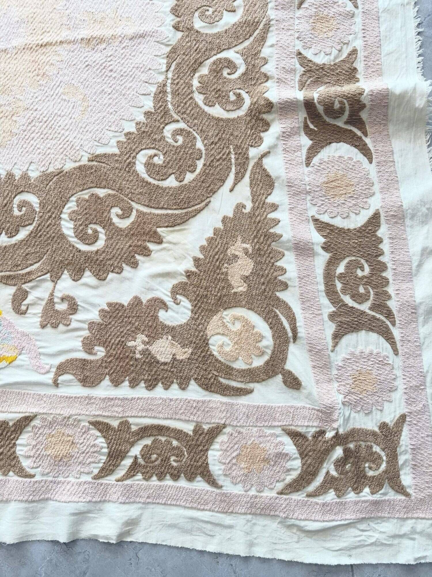 Nappe brodée à la main vintage 134x167 cm