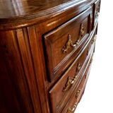 Commode en noyer Régence poignées aux chinois XVIIIe siècle