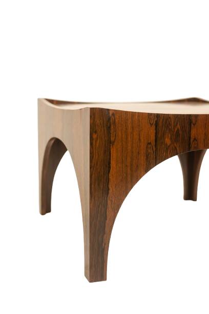 Paire de bouts de canapé ou tables basses en palissandre. Années 1970