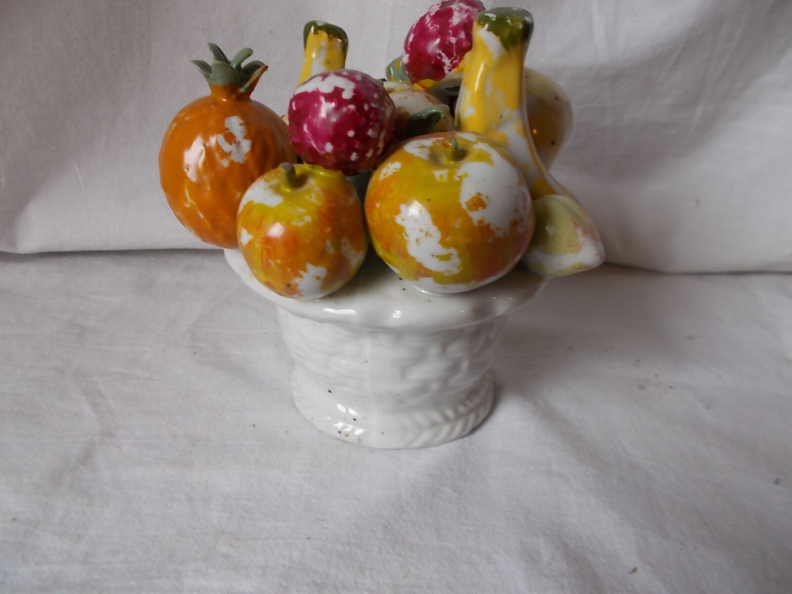 Fruit bowl trompe l'œil in earthenware