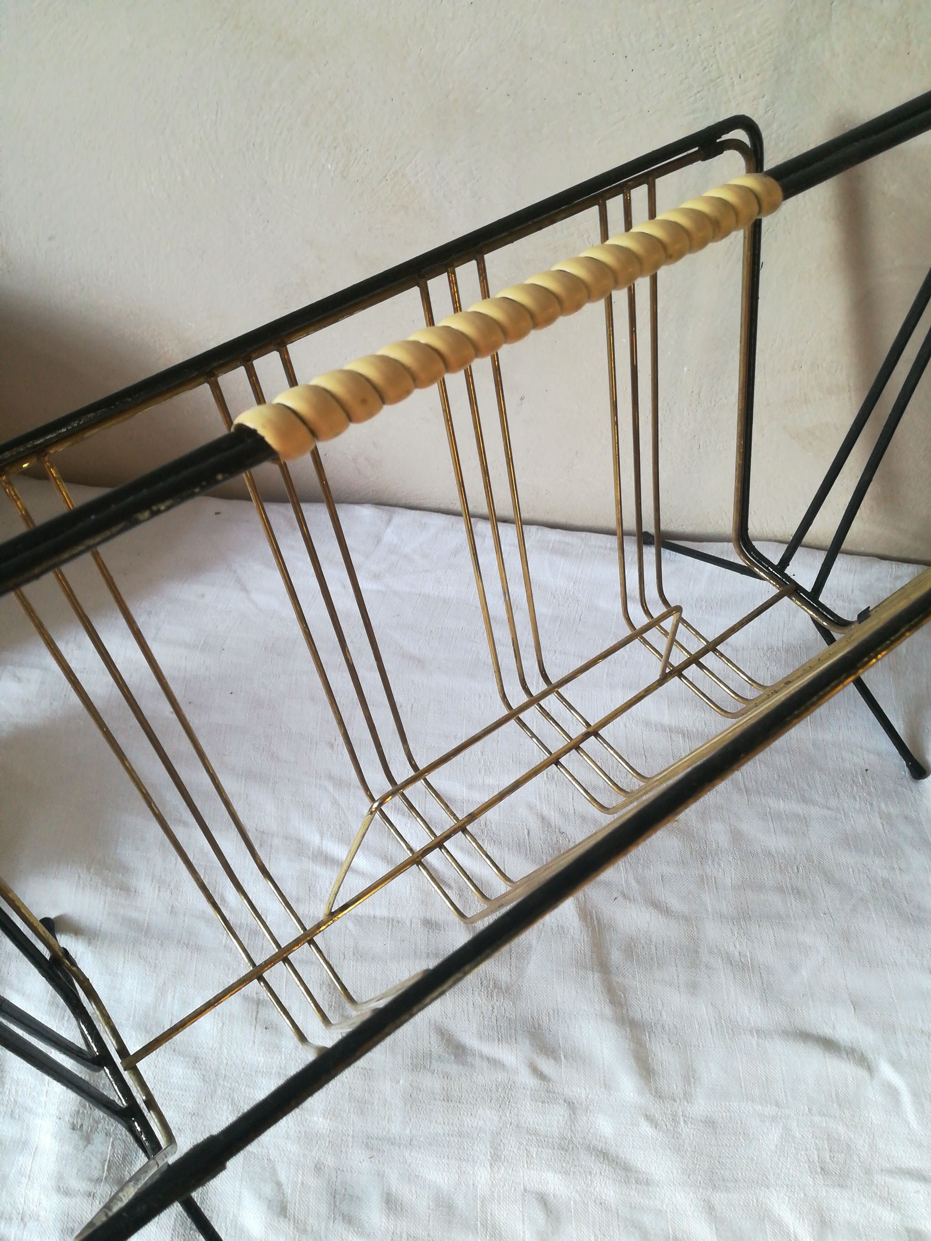 Metal magazine holder