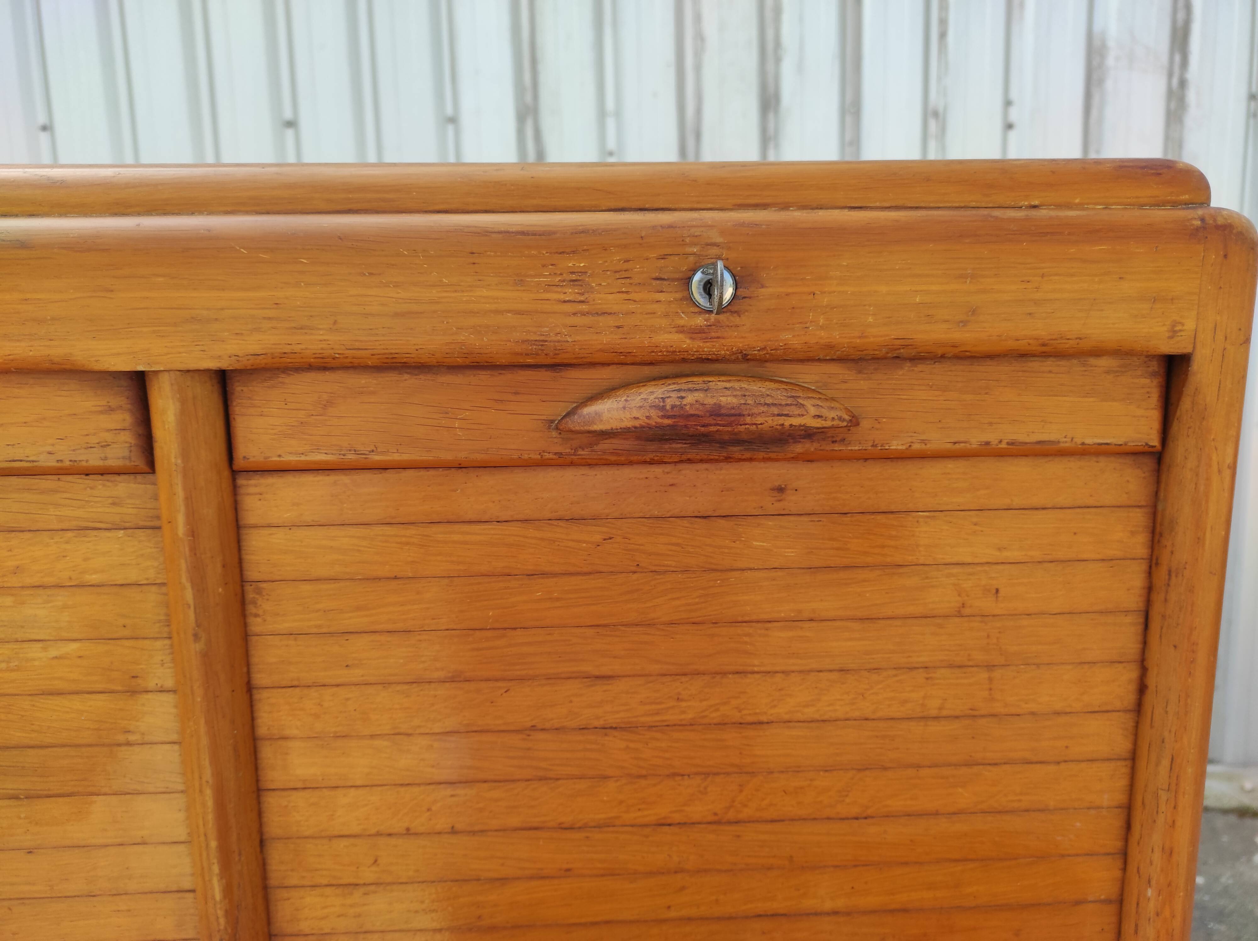 Filing cabinet 2 curtains 30 years 40