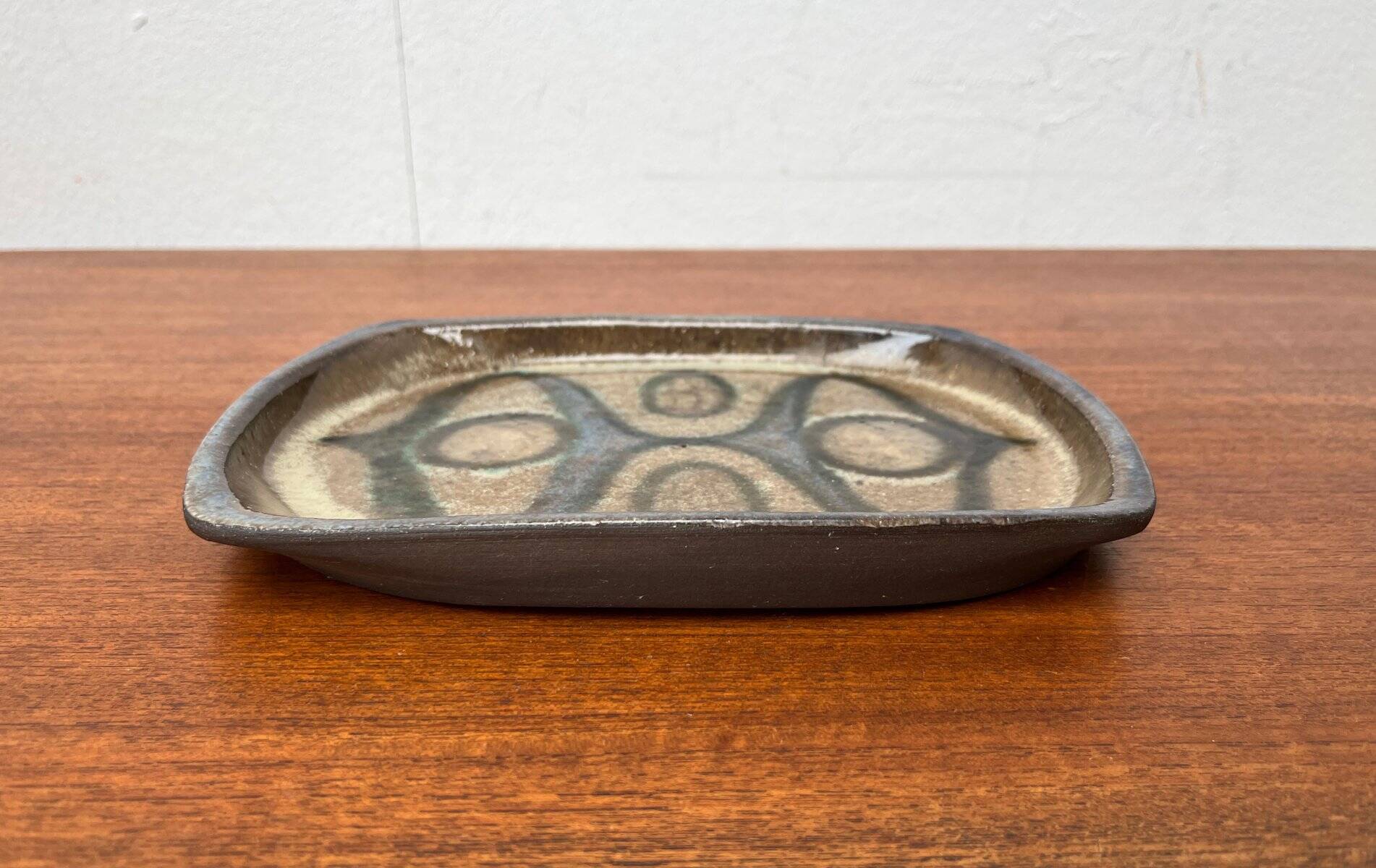 Danish studio pottery bowl in mid-century style by Kerrn Jespersen Lyngby, 1960s.