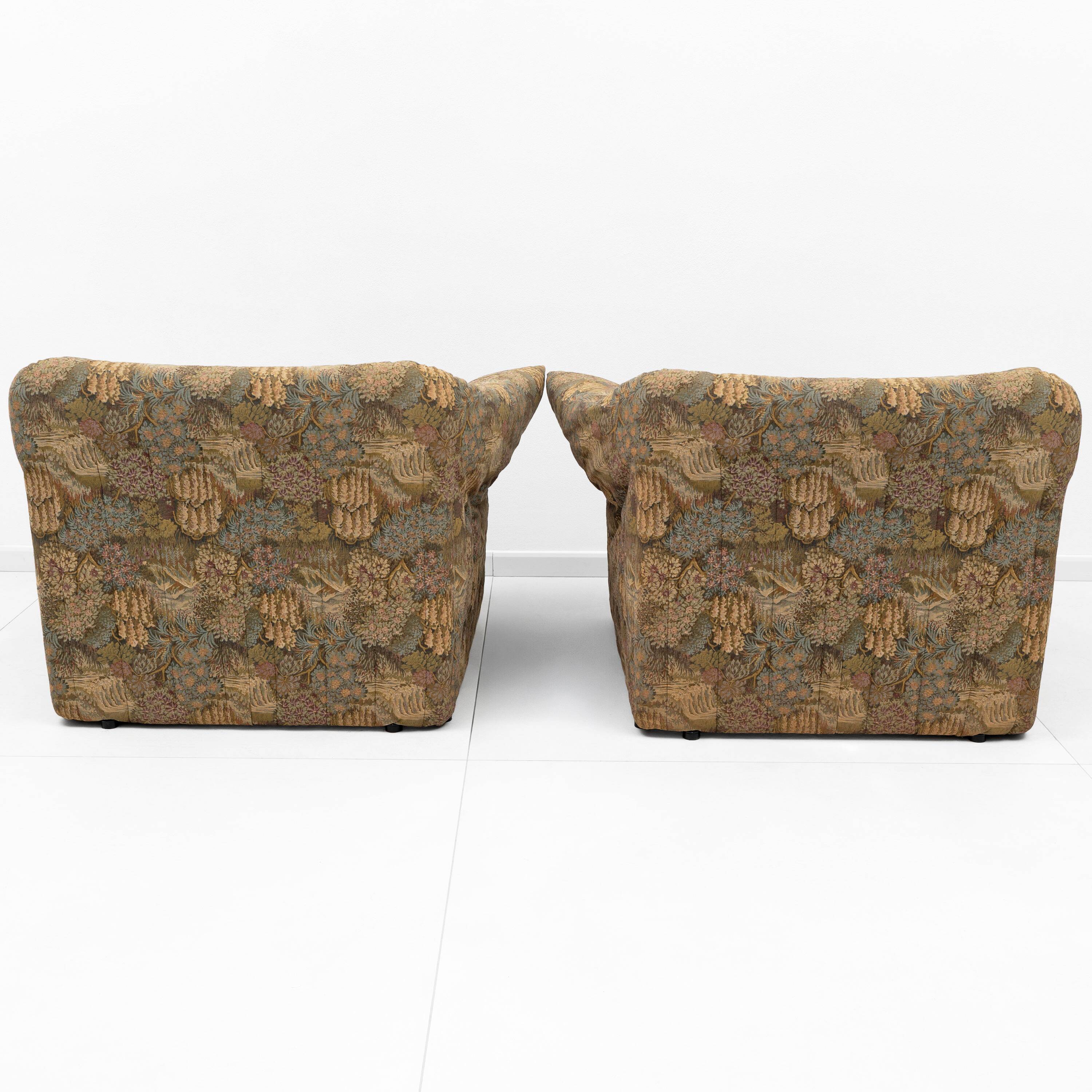 Pair of jacquard fabric armchairs, Mario Bellini, "Le stelle" B&B Italia,70