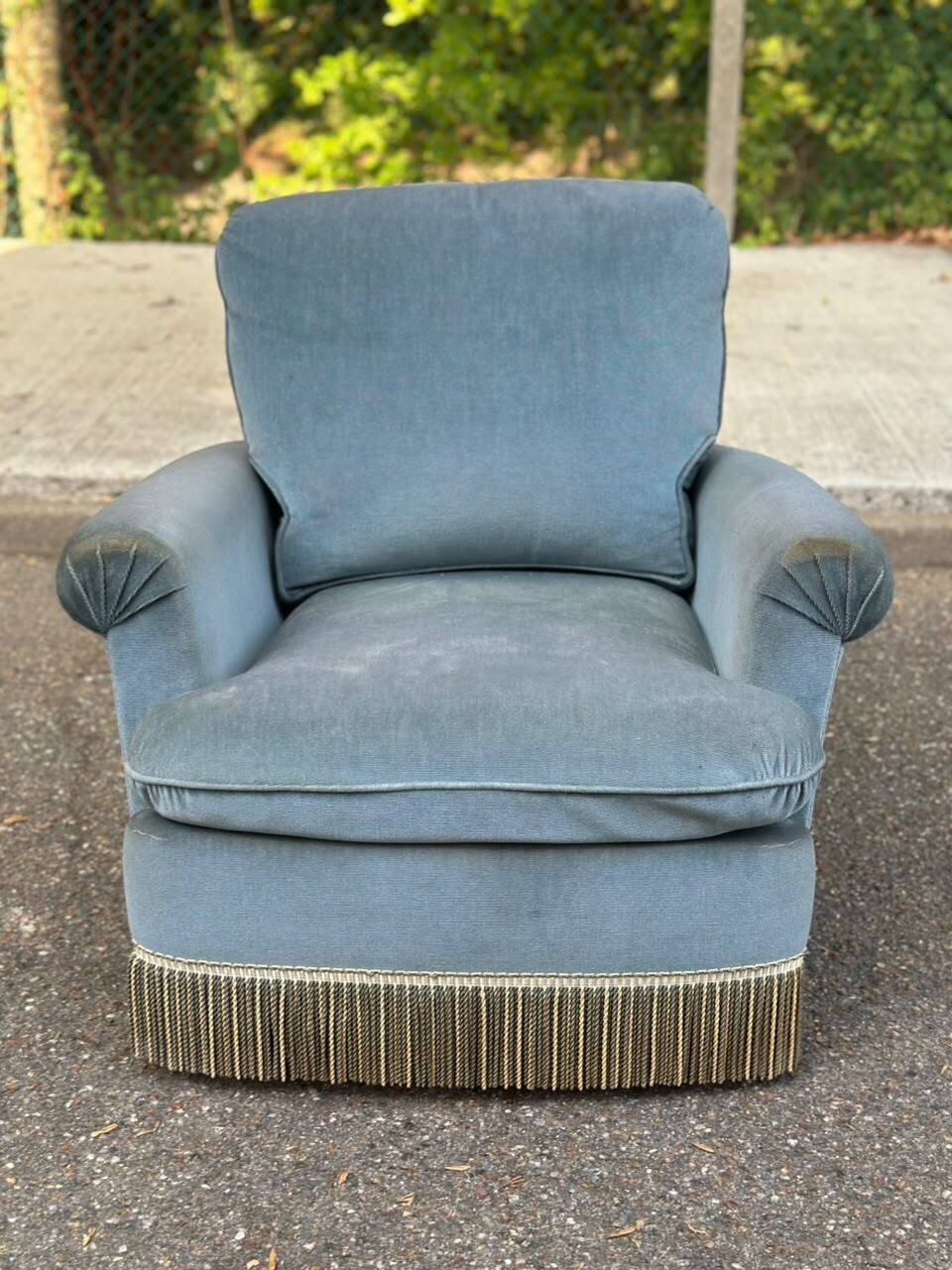 Vintage BUROV crapaud armchair in blue velvet with fringes – 1960s/70s