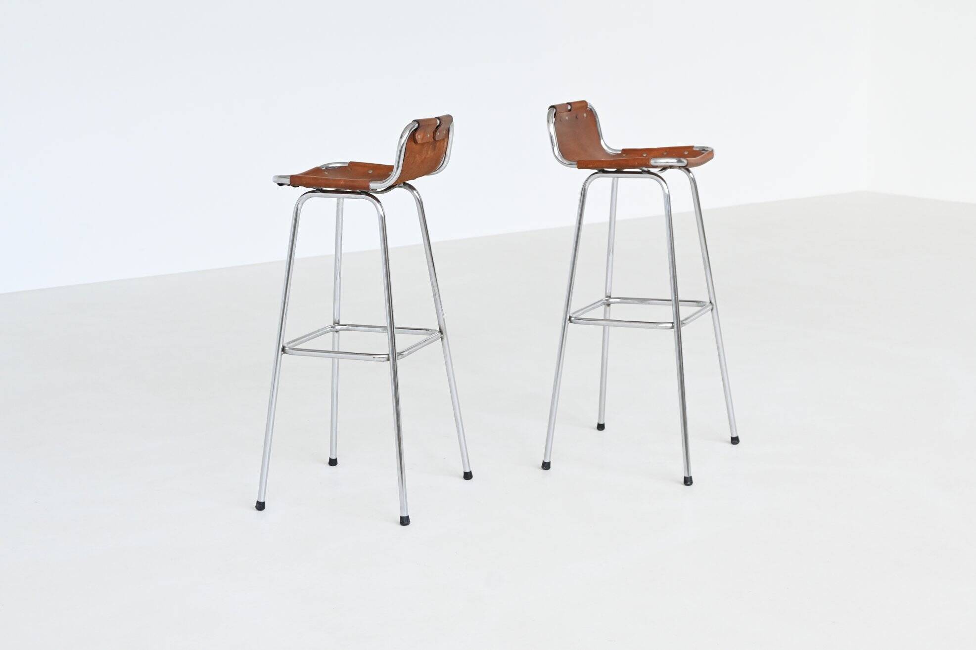 Ensemble de six tabourets de bar Charlotte Perriand, Station de ski des Arcs, France, 1960