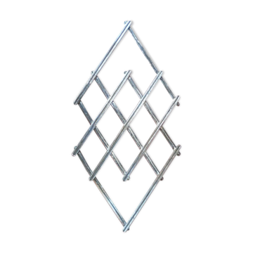 Stretchy flat rest in vintage silver metal