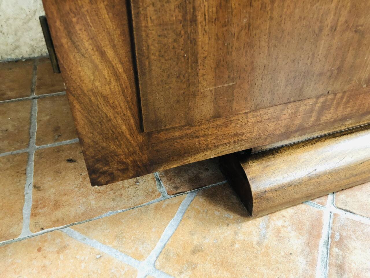 Art Deco low walnut sideboard Circa 1930/1940