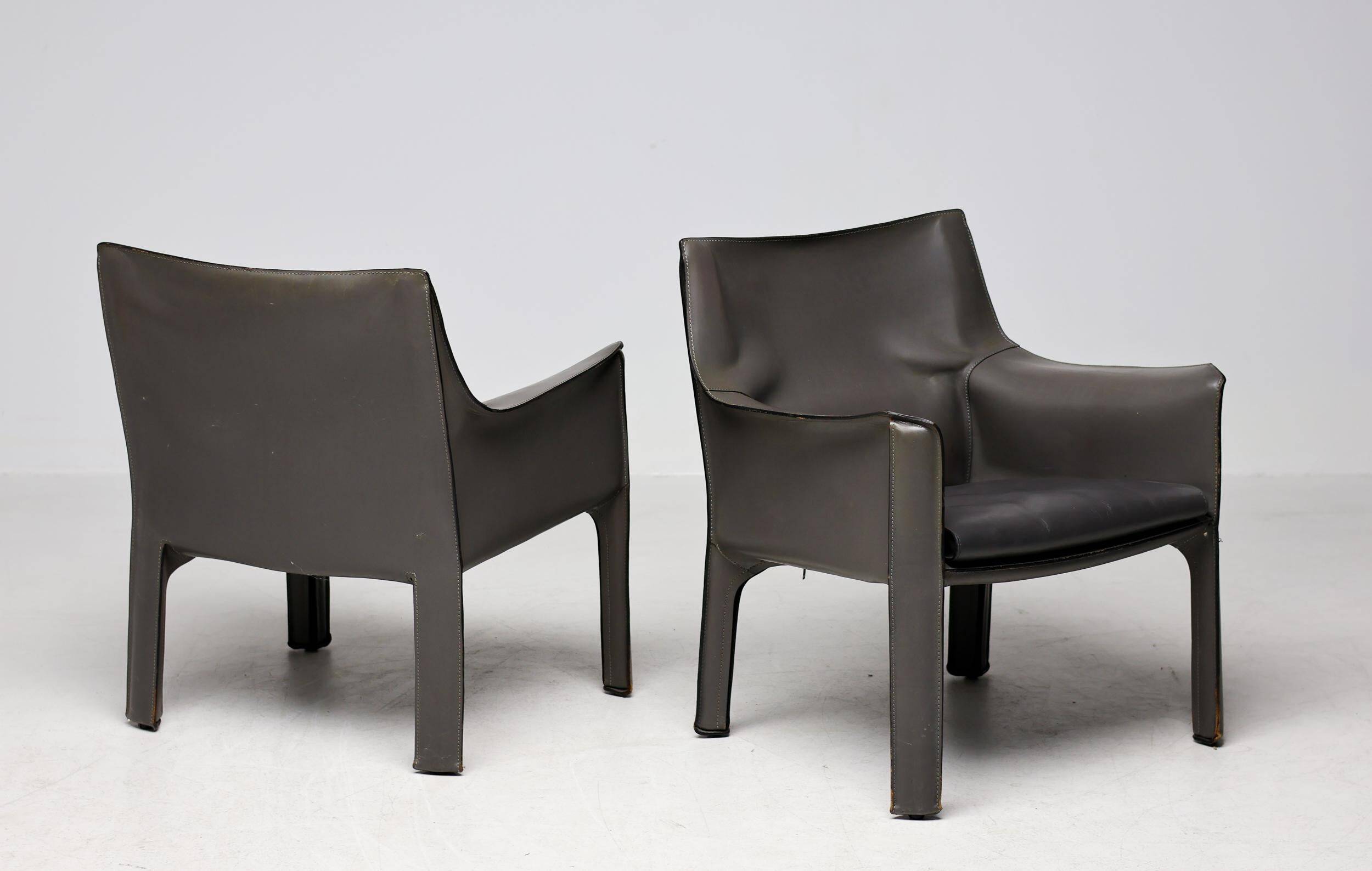 Pair of Cassina Cab 414 sun loungers in grey elephant skin by Mario Bellini.