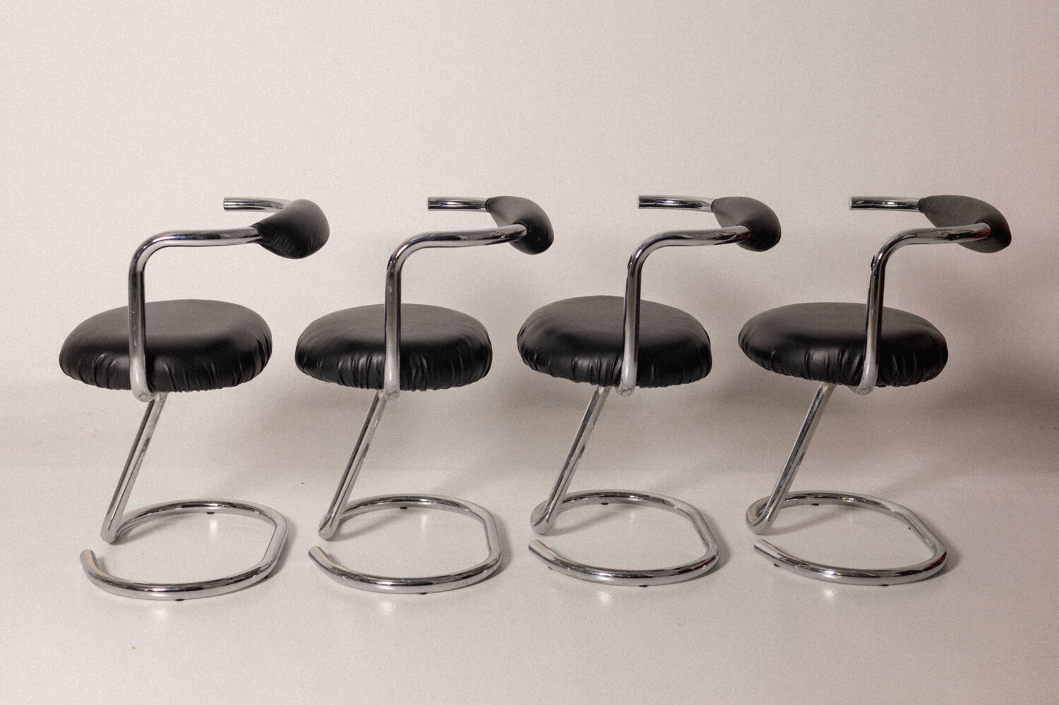4 chaises cobra de giotto stoppino