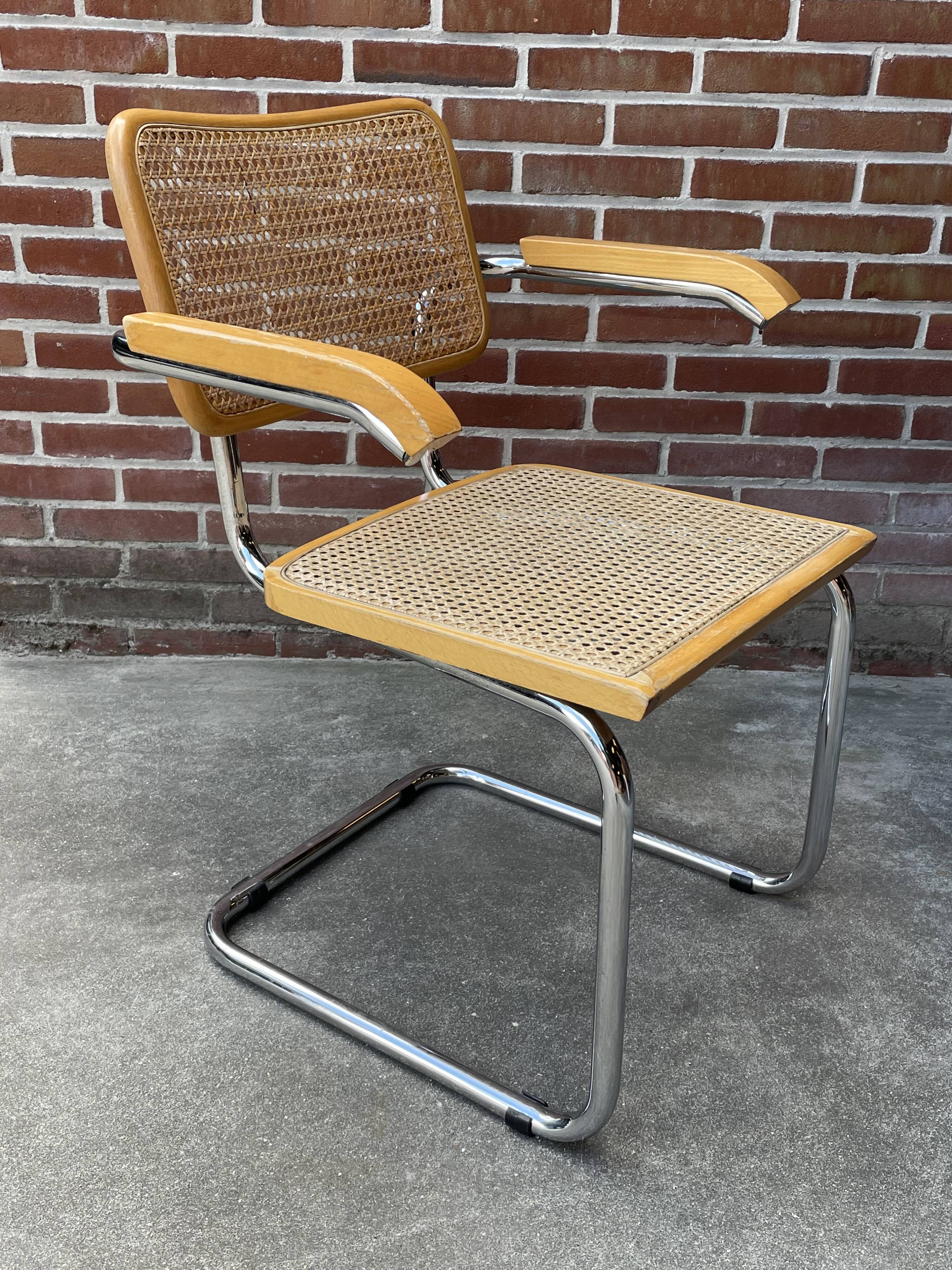 Cesca chair B64 with armrests by Marcel Breuer Design