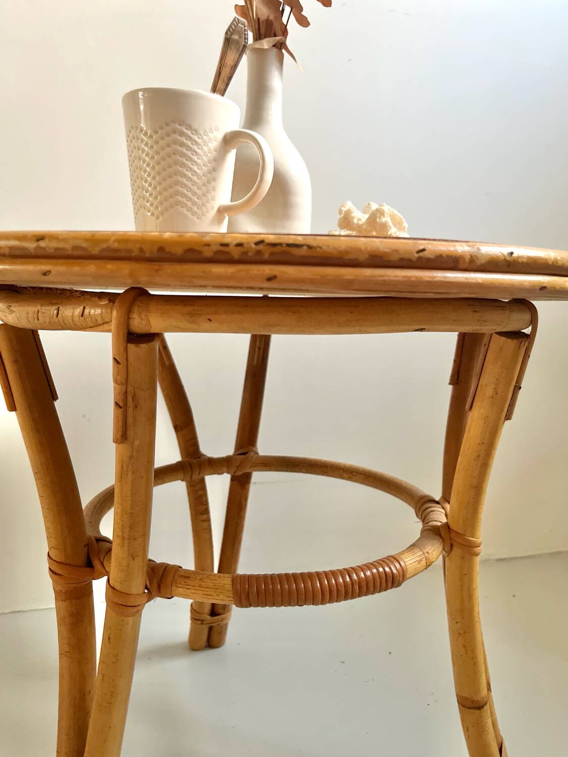 Tripod coffee table made of bamboo / rattan, 1960s - 70s