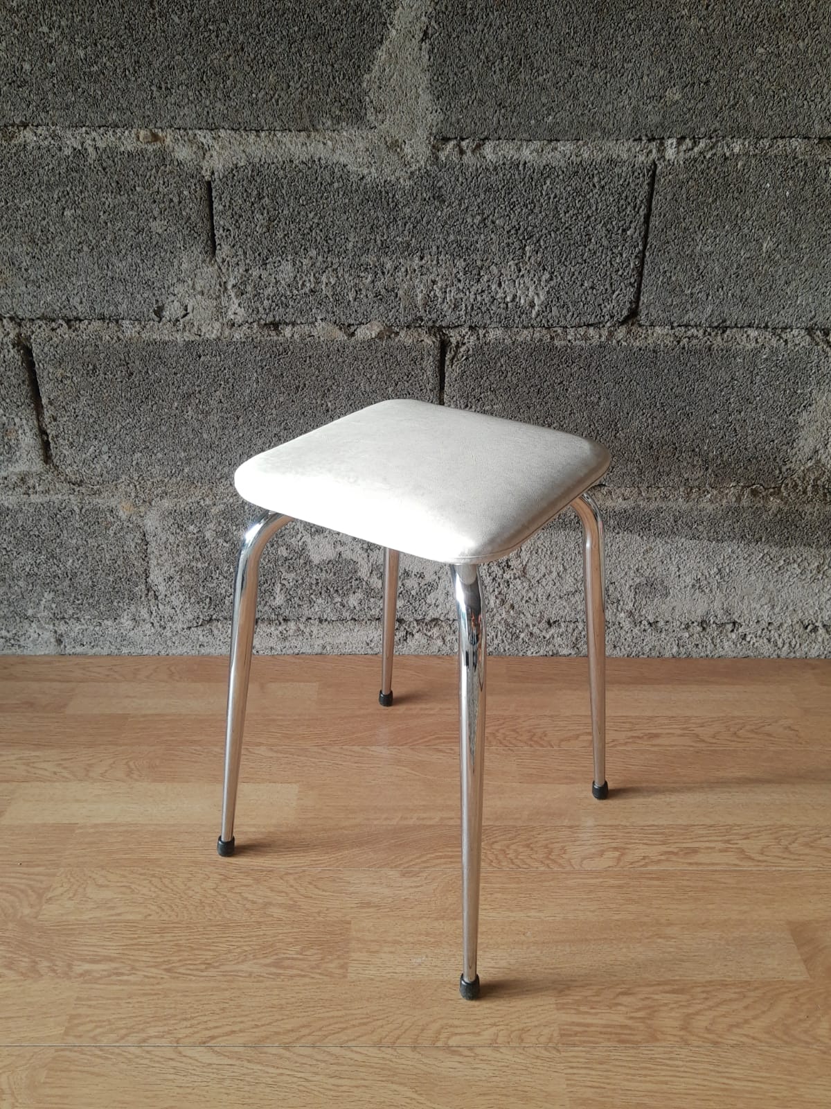 White skai stool / vintage chrome metal feet