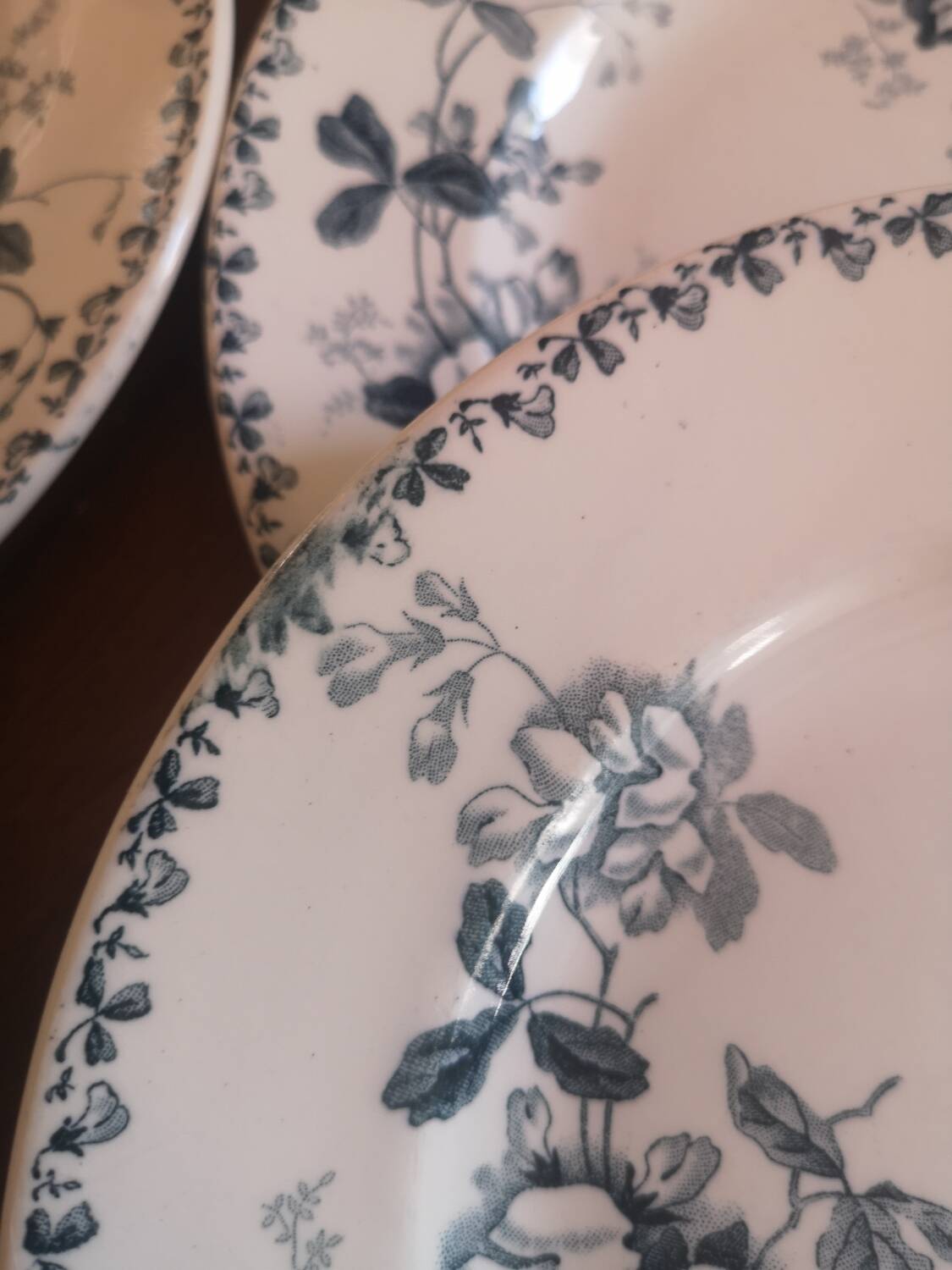 Lot de 7 assiettes plates.