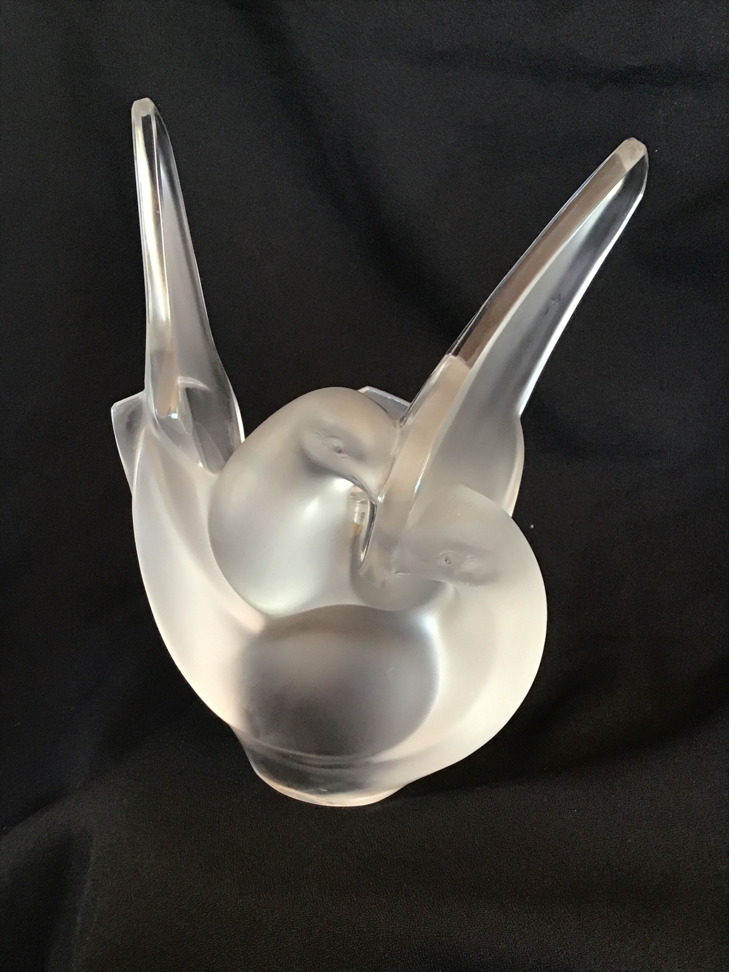 LaLIQUE France flower-picking vase model Sylvie two full entwined doves