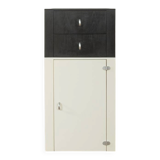 Commode des années 1980 avec un design à contraste clair.