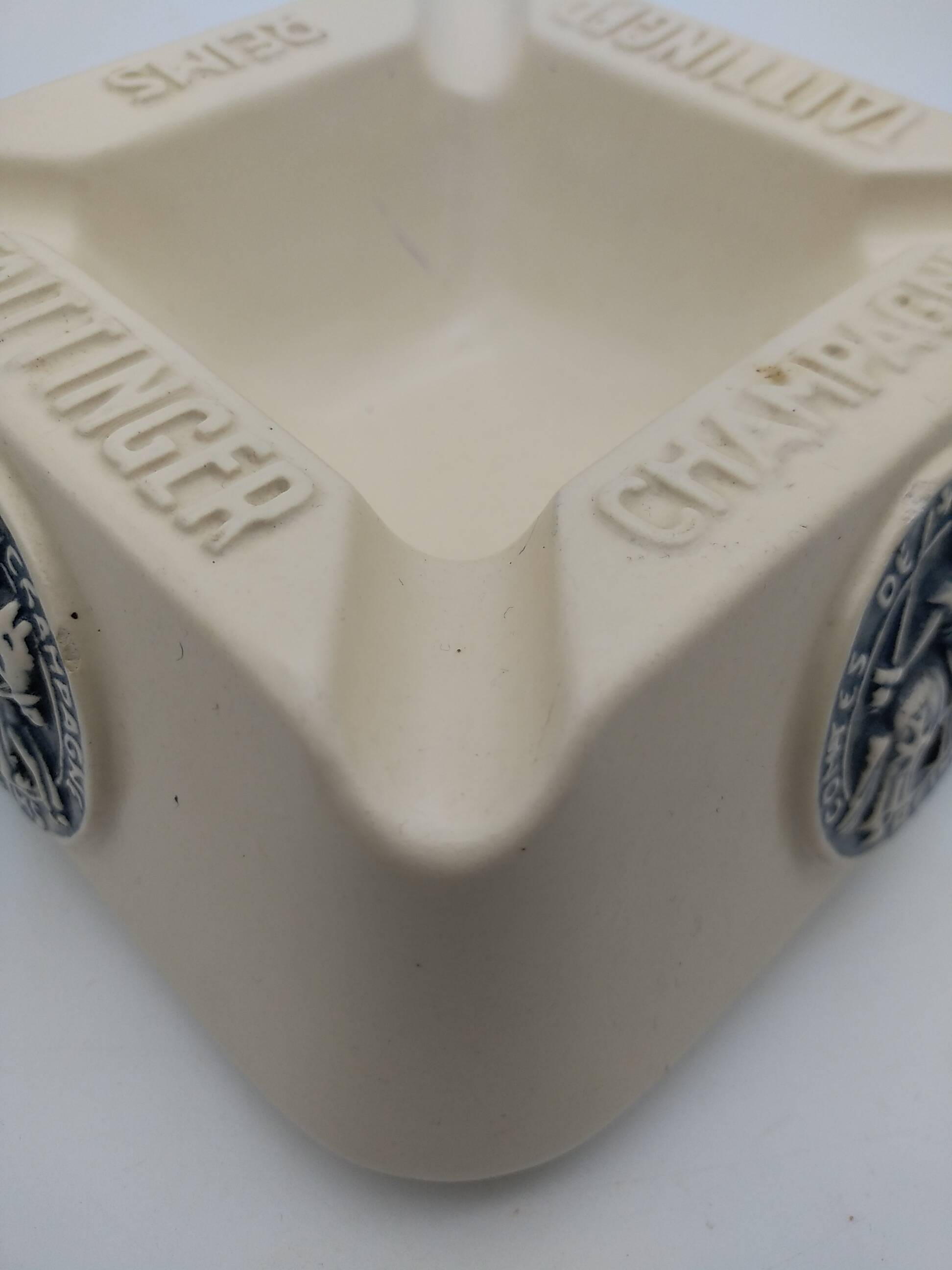 Taittinger ceramic ashtray Made in France. Villemaur in champagne.
