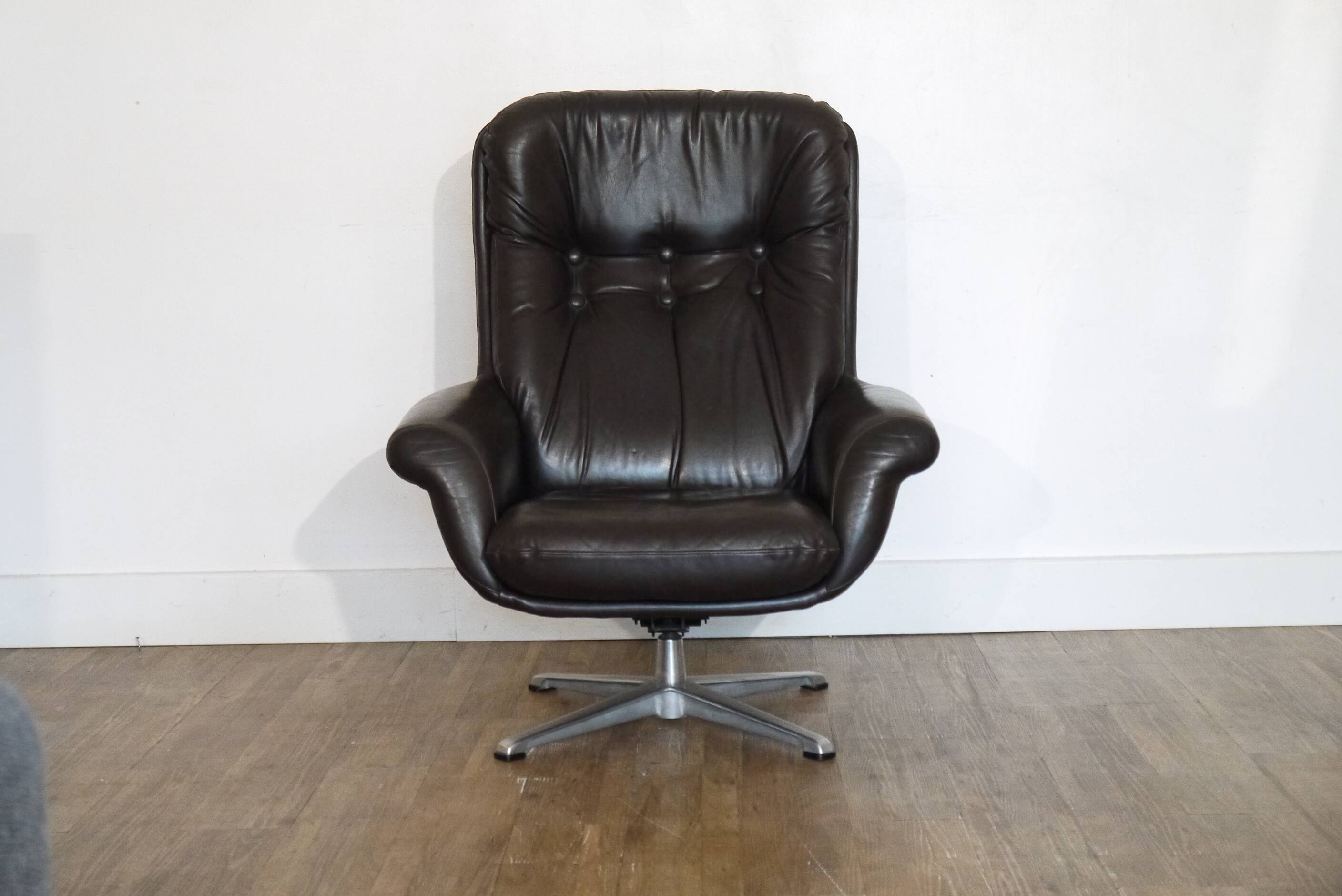 Fauteuil scandinave en cuir 1970