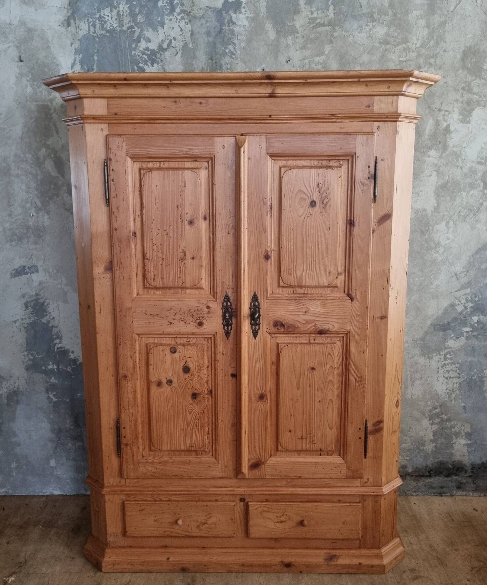Armoire en pin 